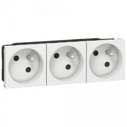 Triple Prise De Courant 2P+T Inclinées à 45° Précâblées IK07 Mosaic 6 Modules Avec Bornes Automatiques - Blanc - Legrand