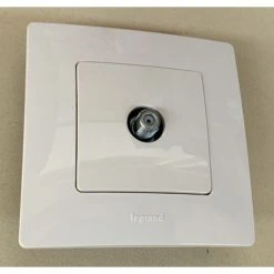 Prise TV Connectique F étoile Blindée 0-2400MHz Complete Avec Plaque Blanc Pur NILOE LEGRAND 664750-P