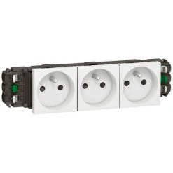 LEGRAND Triple Prise De Courant 2P+T Mosaic 6 Modules Pour Goulottes DLP Monobloc Blanc (077303)