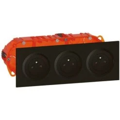 LEGRAND Kit Triple Prise De Courant 2P+T Surface Dooxie 16A Précâblées Finition Noir (300406)