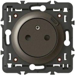 Prise Surface Céliane Avec Chargeur USB Type-C - Livrée Avec Support Et Enjoliveur Finition Graphite - Legrand