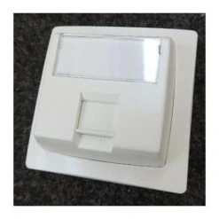 Prise RJ45 Catégorie 5E FTP Complete Avec Cadre Saillie Blanc OTEO LEGRAND 086061