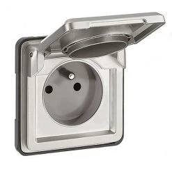 LEGRAND Prise De Courant 2P+T à Puits Français Avec Volet 16A 250V Soliroc IK10