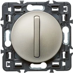 LEGRAND Interrupteur Ou Va-et-vient Doigt étroit Céliane Soft - 10A - Titane